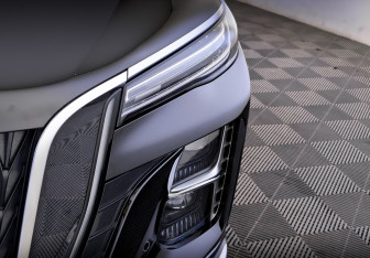 Подержанный автомобиль Hongqi H5 2024 года (17 фото)
