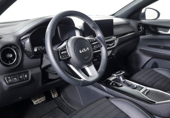 Подержанный автомобиль Kia K3 Sedan 2024 года (14 фото)