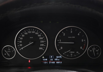 Подержанный автомобиль BMW X3 2014 года (13 фото)