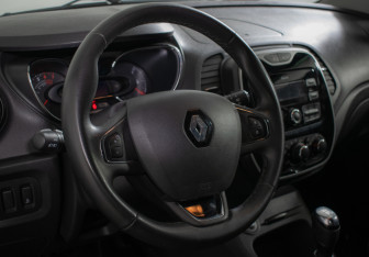 Подержанный автомобиль Renault Kaptur 2018 года (13 фото)