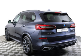 Подержанный автомобиль BMW X5 2019 года (7 фото)