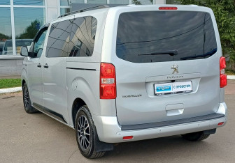 Подержанный автомобиль Peugeot Traveller 2019 года (7 фото)
