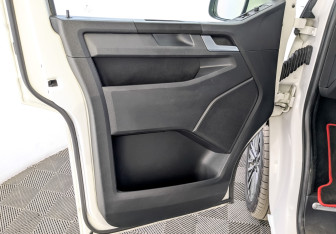 Подержанный автомобиль Volkswagen Caravelle 2019 года (19 фото)