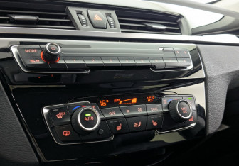 Подержанный автомобиль BMW X1 2017 года (15 фото)