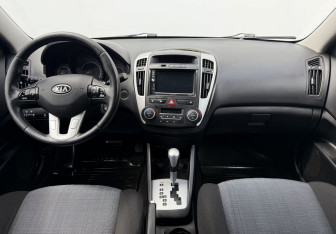 Подержанный автомобиль Kia Ceed Hatchback 2011 года (12 фото)