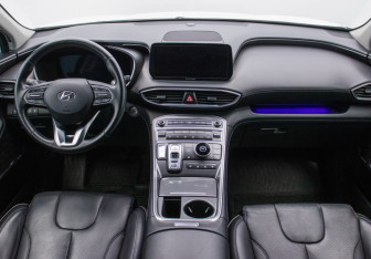 Подержанный автомобиль Hyundai Santa Fe 2022 года (13 фото)