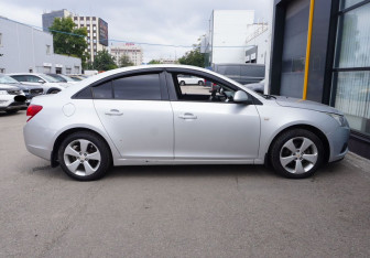 Подержанный автомобиль Chevrolet Cruze Sedan 2010 года (4 фото)