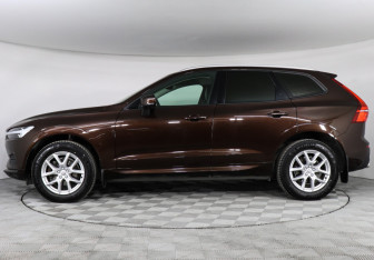 Подержанный автомобиль Volvo XC60 2021 года (8 фото)