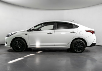Подержанный автомобиль Hyundai Solaris Sedan 2020 года (8 фото)