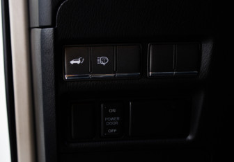 Подержанный автомобиль Infiniti QX80 2014 года (23 фото)