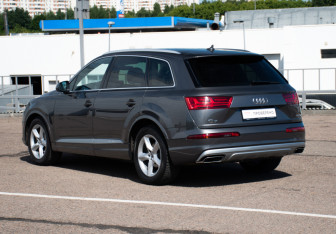 Подержанный автомобиль Audi Q7 2018 года (7 фото)