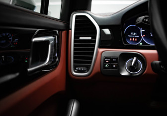 Подержанный автомобиль Porsche Cayenne 2021 года (13 фото)