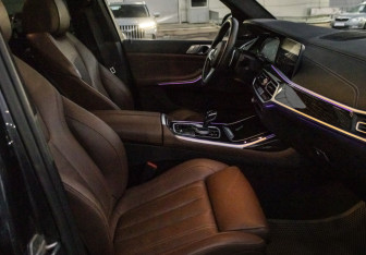 Подержанный автомобиль BMW X7 2020 года (10 фото)