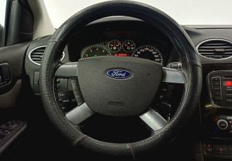 Подержанный автомобиль Ford Focus Sedan 2007 года (12 фото)