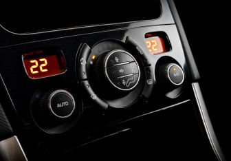 Подержанный автомобиль Peugeot 308 Hatchback 2011 года (25 фото)