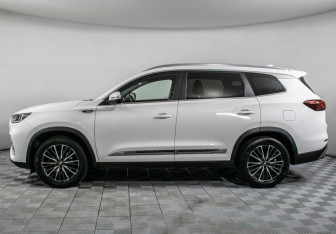 Подержанный автомобиль Chery Tiggo 8 Pro 2023 года (8 фото)