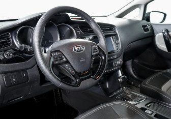 Подержанный автомобиль Kia Ceed Wagon 2013 года (9 фото)