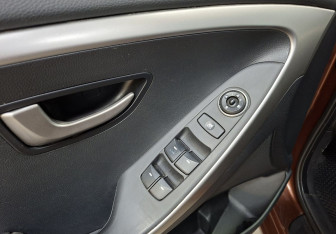 Подержанный автомобиль Hyundai i30 Hatchback 2012 года (17 фото)