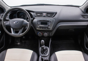 Подержанный автомобиль Kia Rio Sedan 2013 года (13 фото)