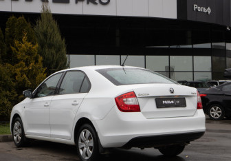 Подержанный автомобиль Skoda Rapid Liftback 2016 года (5 фото)
