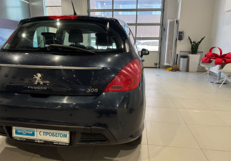 Подержанный автомобиль Peugeot 308 Hatchback 2012 года (7 фото)