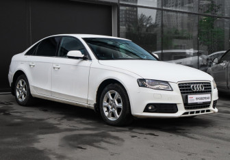 Подержанный автомобиль Audi A4 Sedan 2011 года (3 фото)