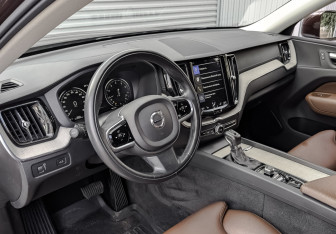 Подержанный автомобиль Volvo XC60 2019 года (15 фото)