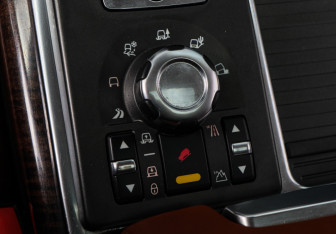 Подержанный автомобиль Land Rover Range Rover Sport 2011 года (21 фото)
