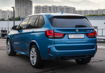 Подержанный автомобиль BMW X5 M 2015 года (7 фото)