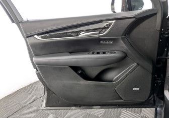 Подержанный автомобиль Cadillac XT5 2018 года (19 фото)