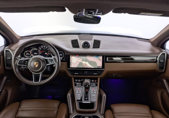 Подержанный автомобиль Porsche Cayenne 2020 года (14 фото)