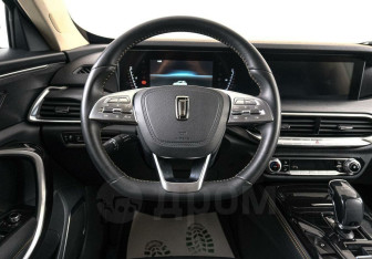 Подержанный автомобиль FAW Bestune T77 2020 года (12 фото)