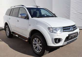Подержанный автомобиль Mitsubishi Pajero Sport 2015 года (3 фото)