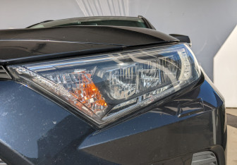 Подержанный автомобиль Toyota RAV4 2021 года (11 фото)