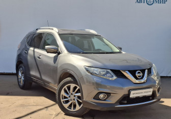 Подержанный автомобиль Nissan X-Trail 2015 года (3 фото)