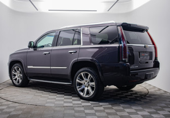 Подержанный автомобиль Cadillac Escalade Suv 2015 года (2 фото)