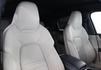 Подержанный автомобиль Porsche Cayenne 2019 года (16 фото)