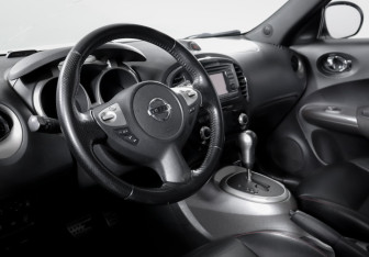 Подержанный автомобиль Nissan Juke 2011 года (14 фото)