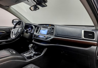 Подержанный автомобиль Toyota Highlander 2014 года (11 фото)