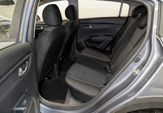 Подержанный автомобиль Kia Rio Hatchback 2020 года (9 фото)