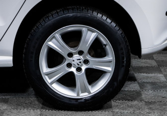 Подержанный автомобиль Volkswagen Polo Hatchback 2011 года (15 фото)