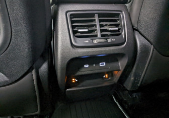 Подержанный автомобиль Geely Tugella 2023 года (16 фото)