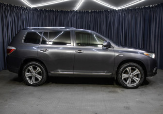 Подержанный автомобиль Toyota Highlander 2012 года (4 фото)