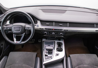 Подержанный автомобиль Audi Q7 2018 года (13 фото)