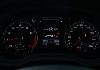Подержанный автомобиль Audi Q3 2013 года (10 фото)
