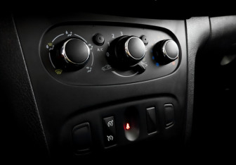 Подержанный автомобиль Renault Sandero 2017 года (15 фото)