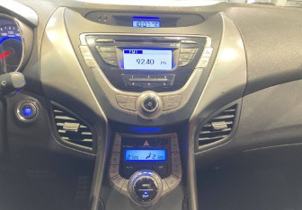 Подержанный автомобиль Hyundai Elantra Sedan 2012 года (16 фото)