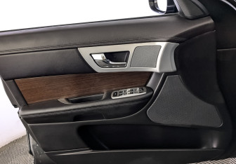 Подержанный автомобиль Jaguar XF Sedan 2013 года (19 фото)