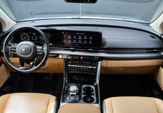 Подержанный автомобиль Kia Carnival 2020 года (13 фото)