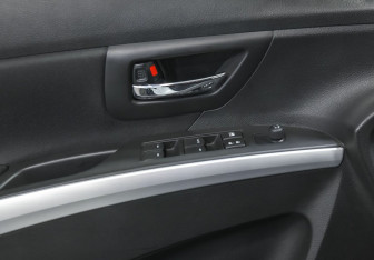 Подержанный автомобиль Suzuki SX4 Hatchback 2021 года (9 фото)